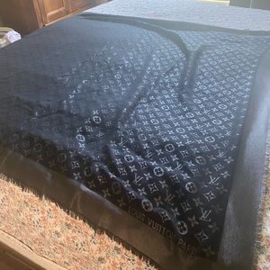 Louis Vuitton Shine Shawl Grey 55”/55”